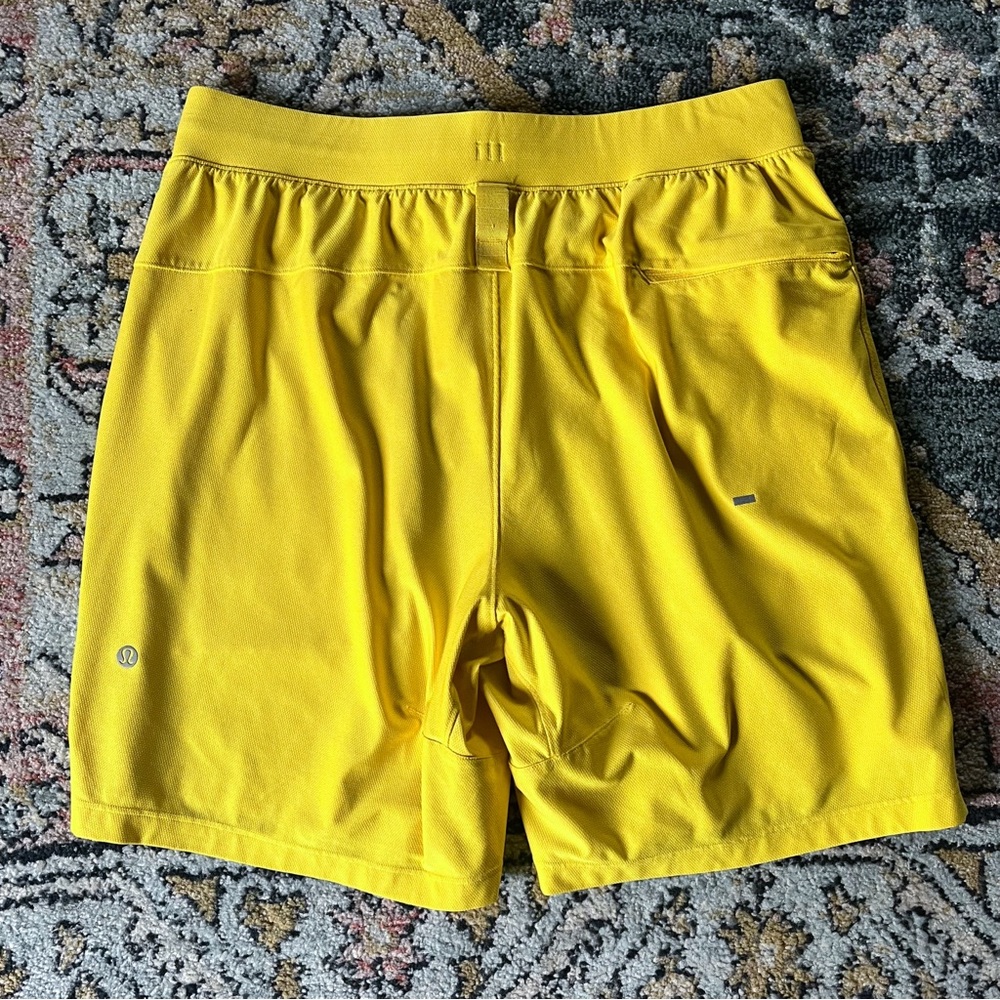 Lululemon License to Train Linerless Shorts 7” Yellow Sz Medium - Picture 9 of 10